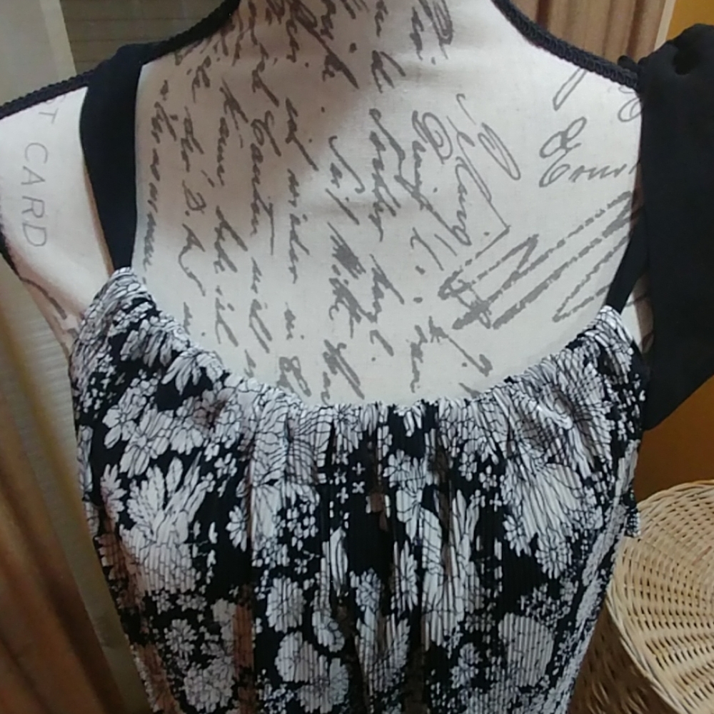 Dress - Picture 3 of 6